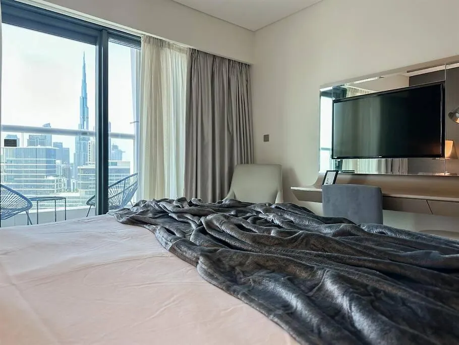 Trophy - Paramount Burj Khalifa View Suite Dubái
